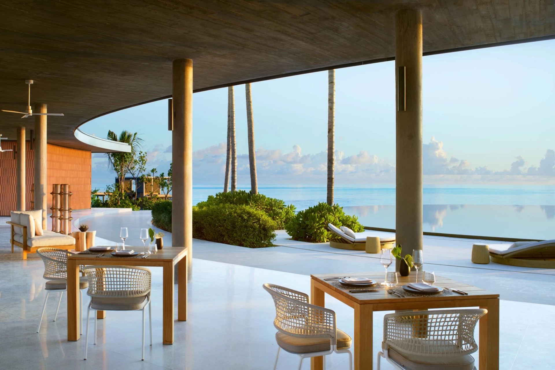 The-Ritz-Carlton-Maldives-Fari-Islands-EU-Bar.jpg